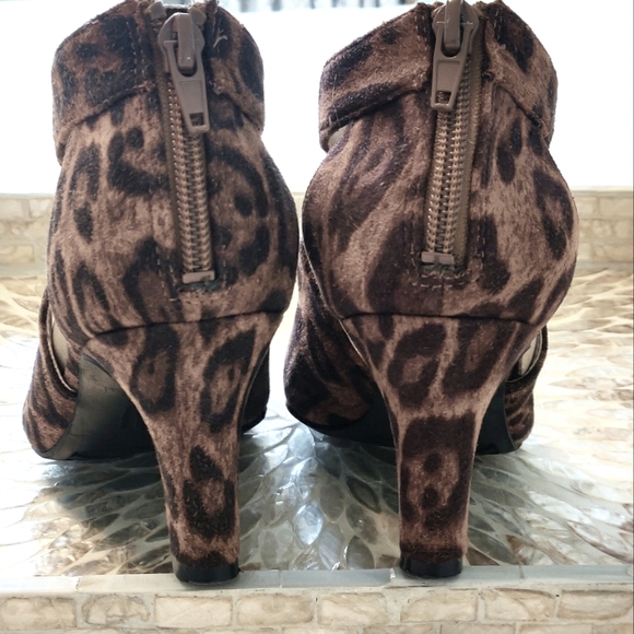 LifeStride leopard print heels. - Picture 8 of 11